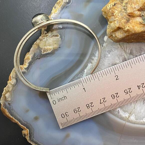 Signed Vintage Native American Sterling Oval Onyx Split Shank Bracelet For Women - Picture 8 of 10